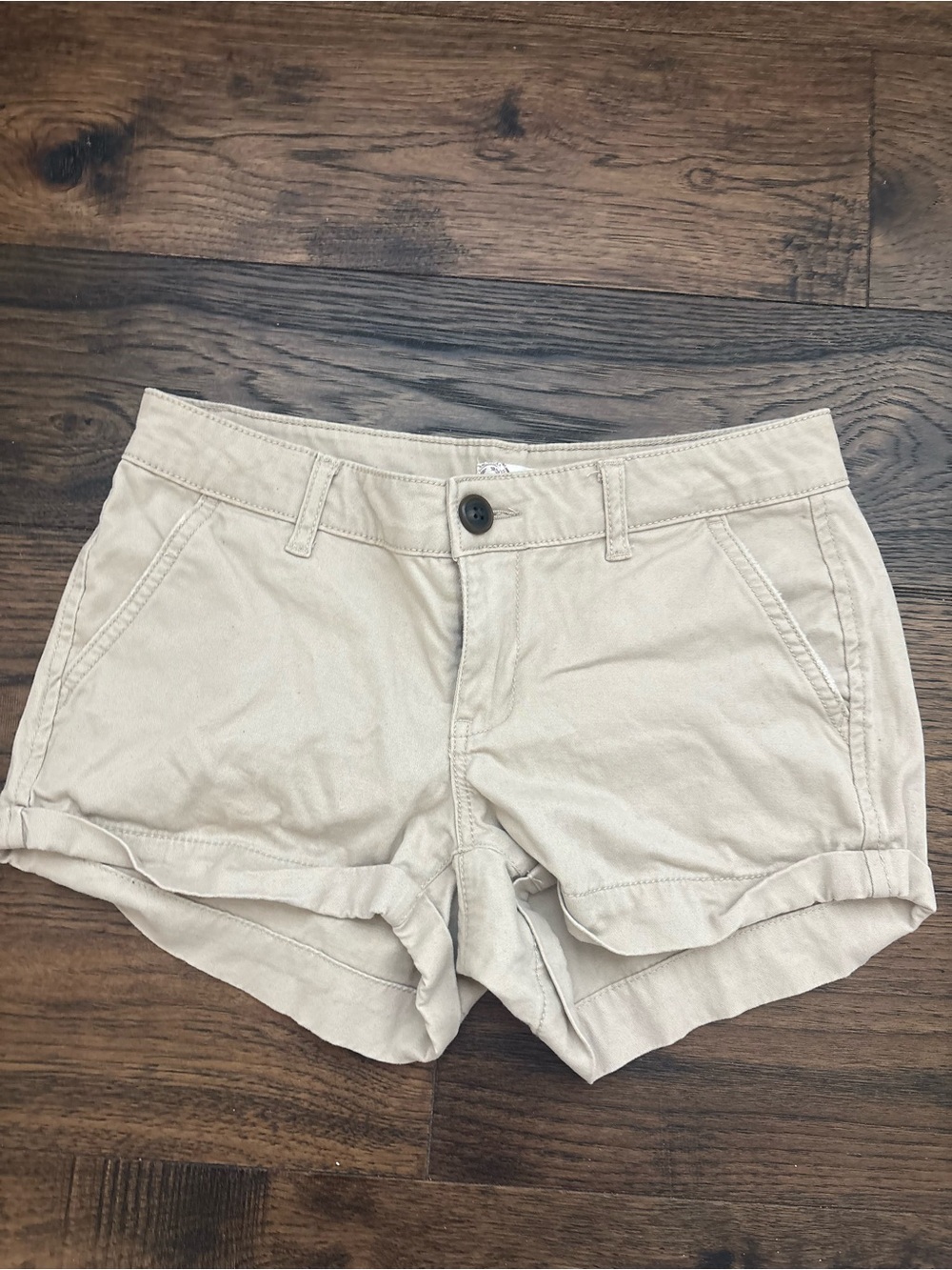 SO Heritage Khaki Cuffed Shorts – Size 5